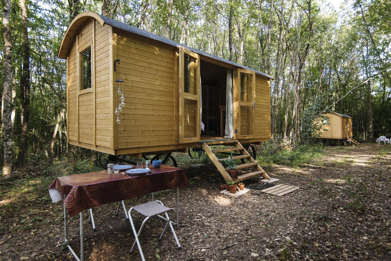 Lovely 2-Bed Shepherds Hut In A Forest Sougeres-en-Puisaye Exterior foto